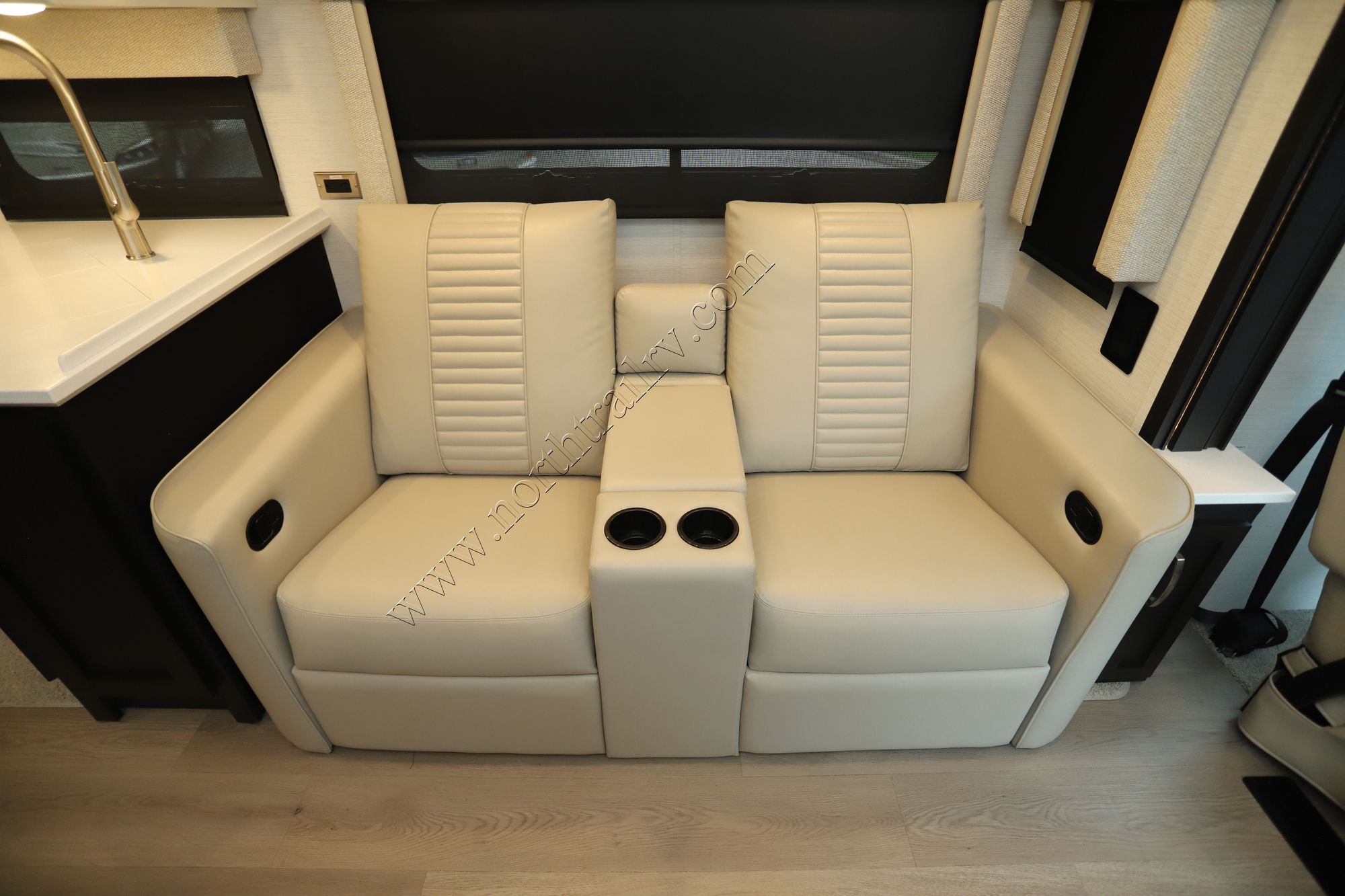 Used 2025 Newmar Bay Star 3014 Class A  For Sale