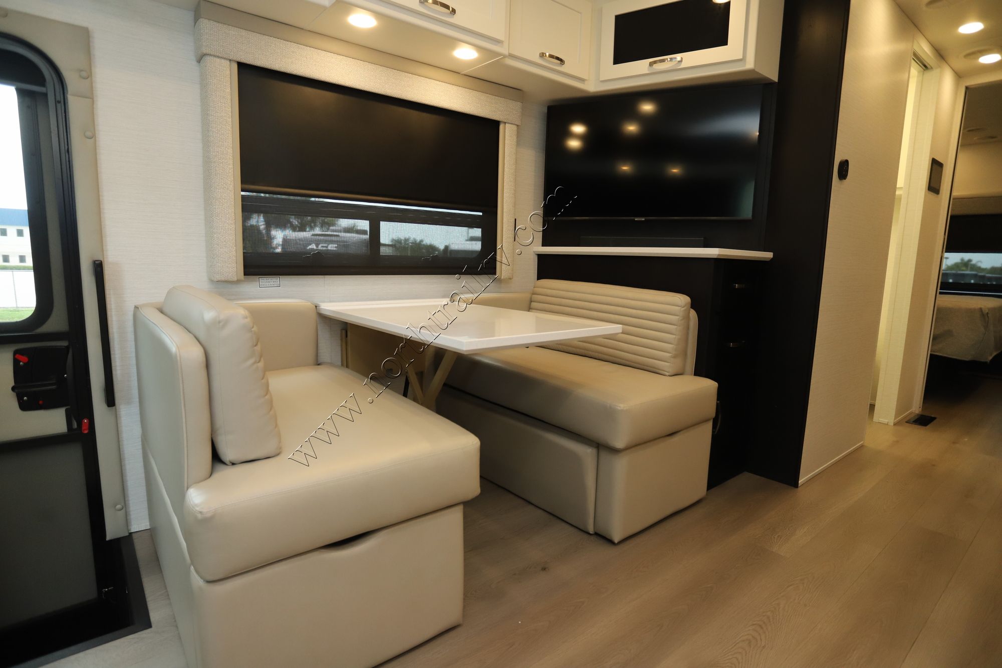 Used 2025 Newmar Bay Star 3014 Class A  For Sale