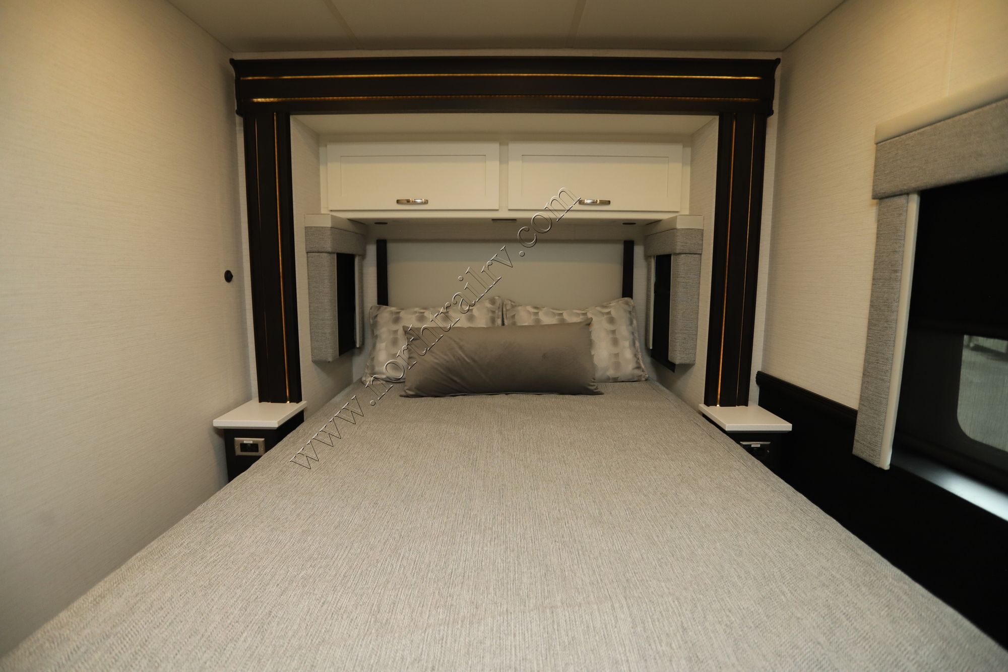 Used 2025 Newmar Bay Star 3014 Class A  For Sale