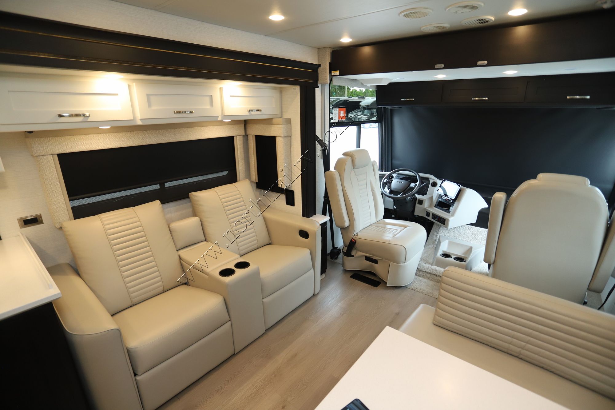 Used 2025 Newmar Bay Star 3014 Class A  For Sale