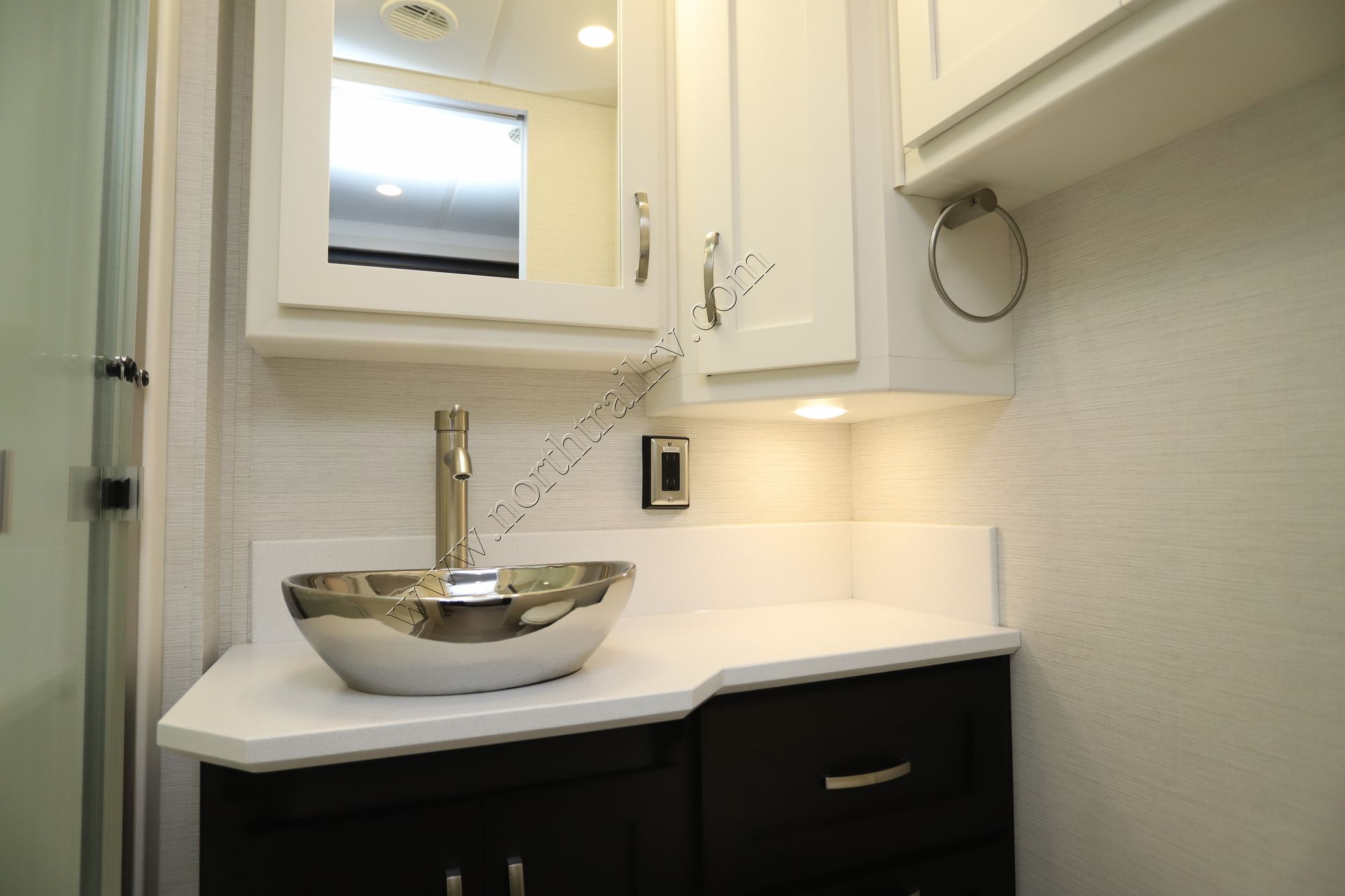 Used 2025 Newmar Bay Star 3014 Class A  For Sale