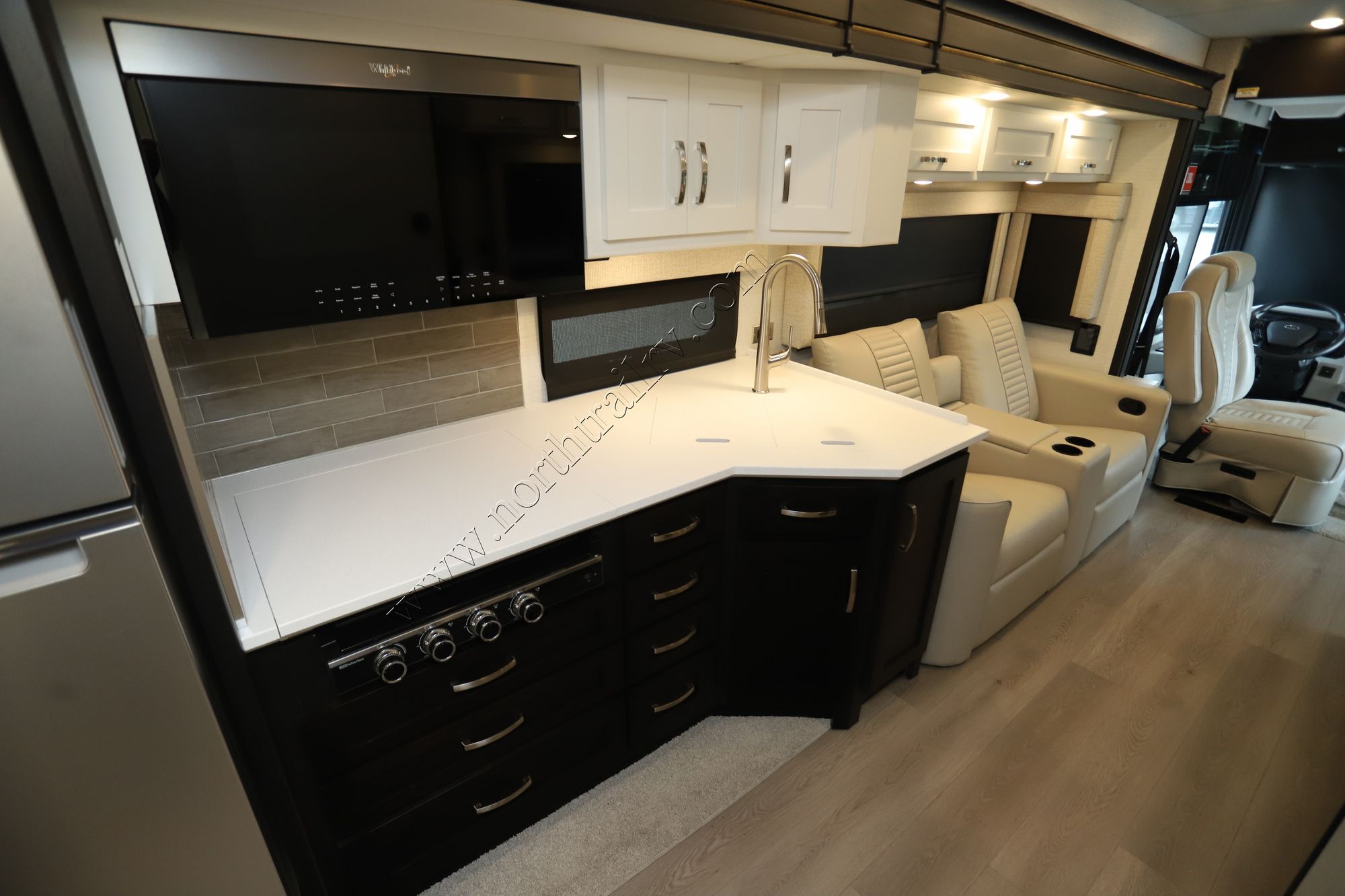 Used 2025 Newmar Bay Star 3014 Class A  For Sale