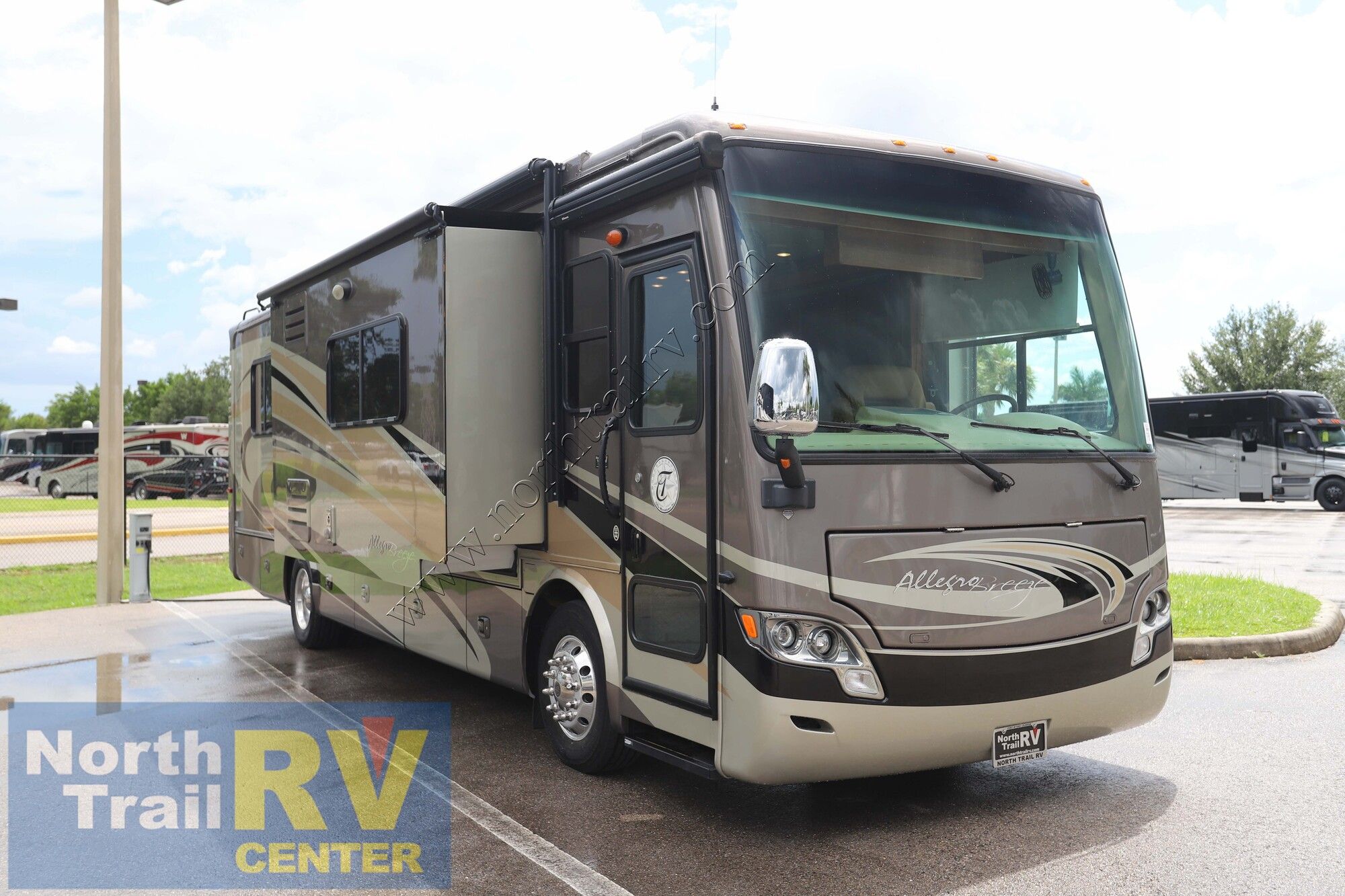 Used 2014 Tiffin Motor Homes Breeze 32BR Class A  For Sale