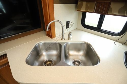 2014 Tiffin Motor Homes Breeze 32BR
