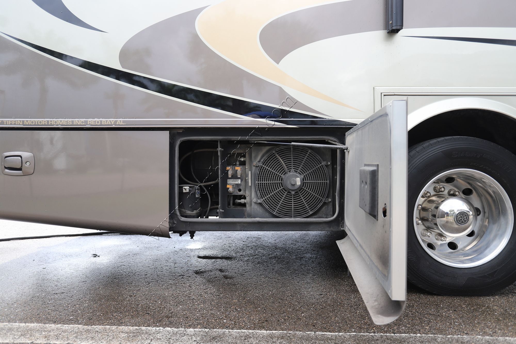 Used 2014 Tiffin Motor Homes Breeze 32BR Class A  For Sale