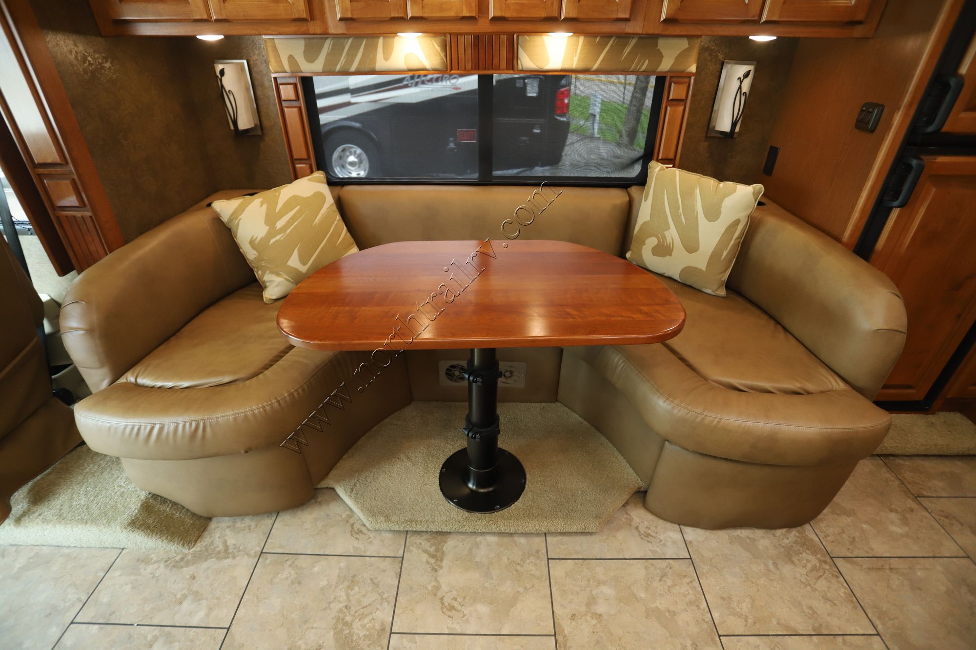 Used 2014 Tiffin Motor Homes Breeze 32BR Class A  For Sale