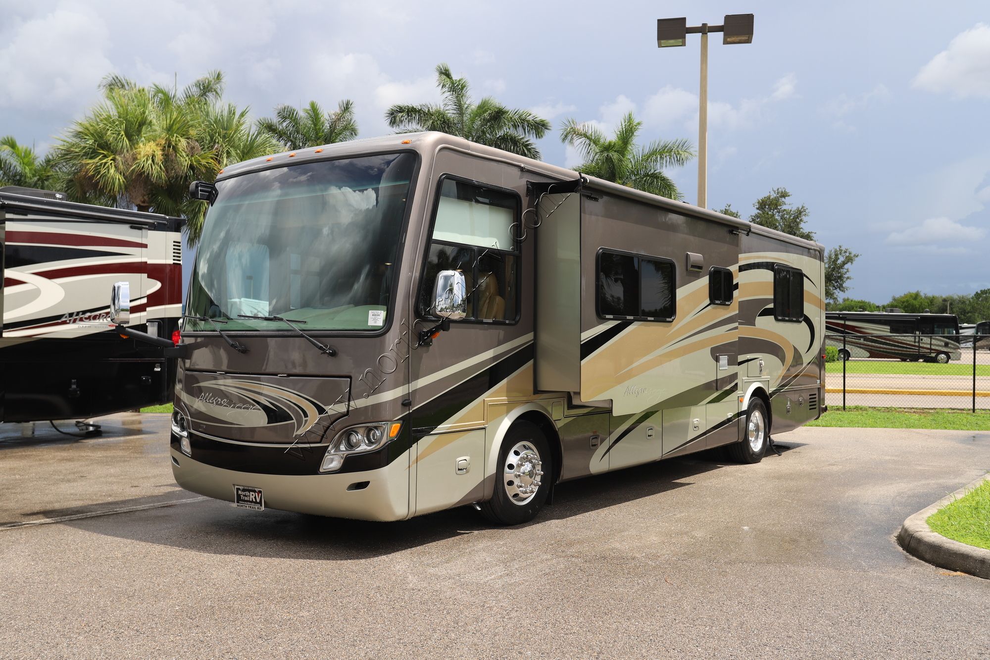 Used 2014 Tiffin Motor Homes Breeze 32BR Class A  For Sale