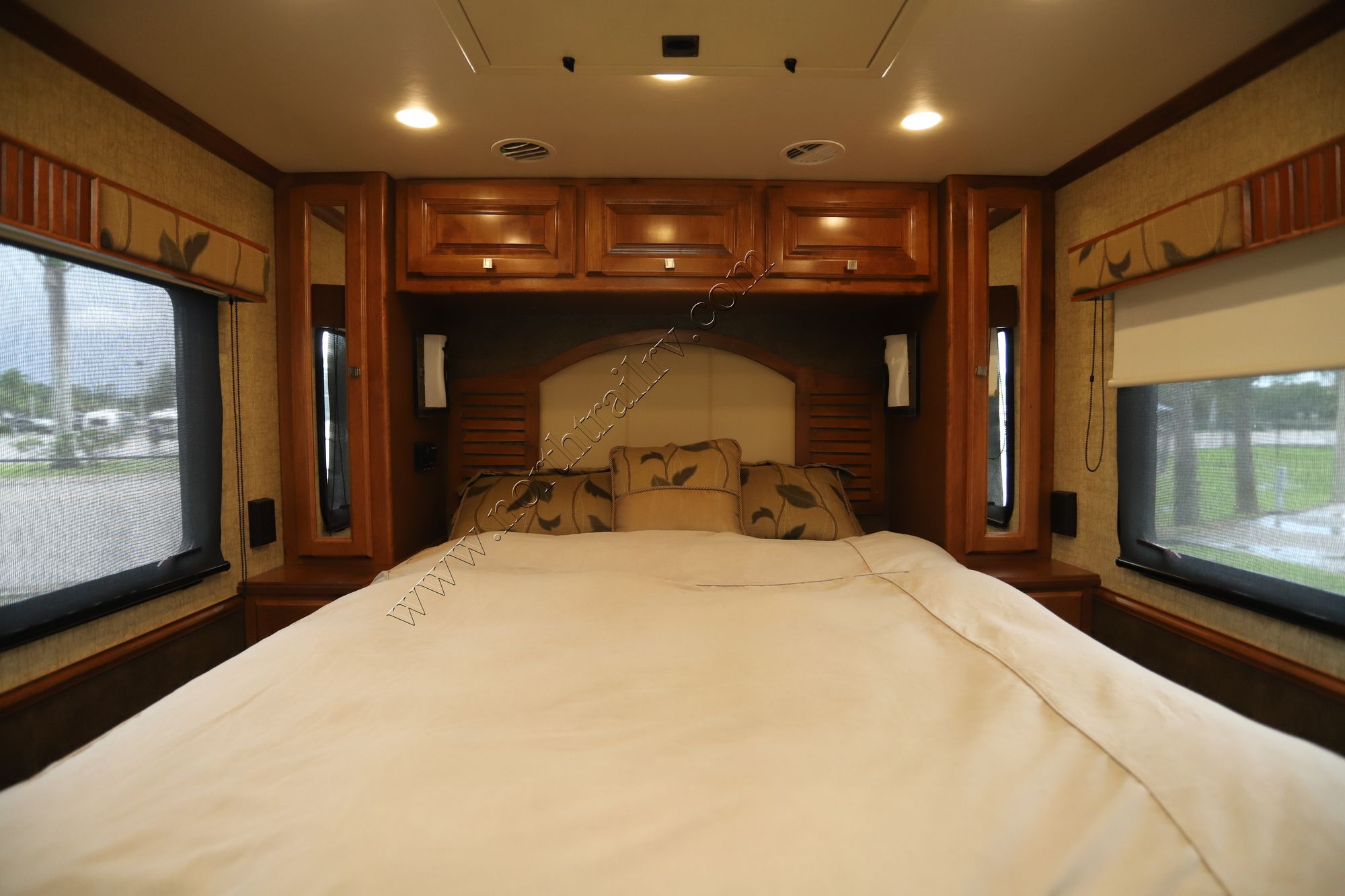 Used 2014 Tiffin Motor Homes Breeze 32BR Class A  For Sale