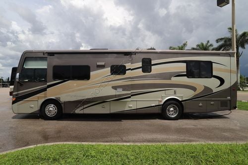 2014 Tiffin Motor Homes Breeze 32BR