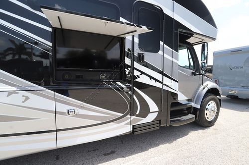 2024 Jayco Seneca Prestige 37K