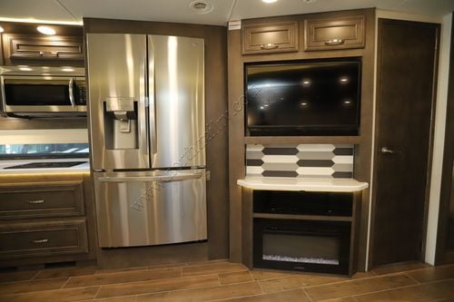 2024 Jayco Seneca Prestige 37K