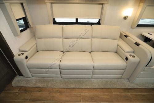2024 Jayco Seneca Prestige 37K