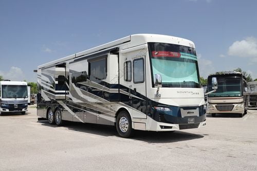 2026 Newmar Mountain Aire 4118
