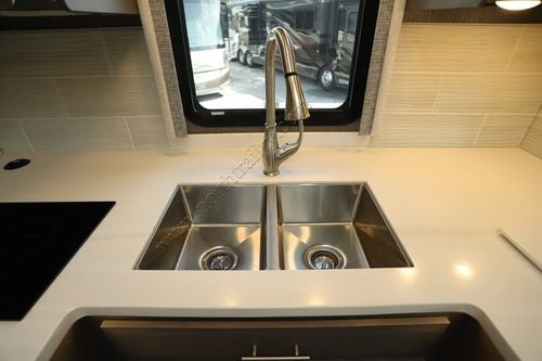 2021 Thor Aria 3701