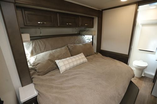 2024 Jayco Seneca Prestige 37K