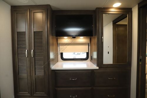 2024 Jayco Seneca Prestige 37K
