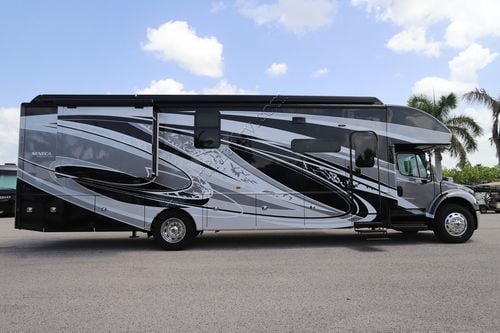 2024 Jayco Seneca Prestige 37K