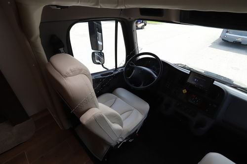 2024 Jayco Seneca Prestige 37K