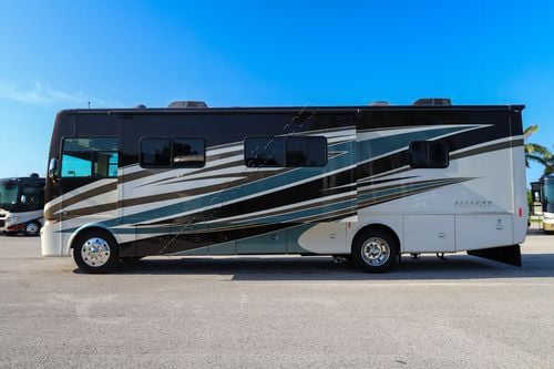 2017 Tiffin Motor Homes Allegro 32SA