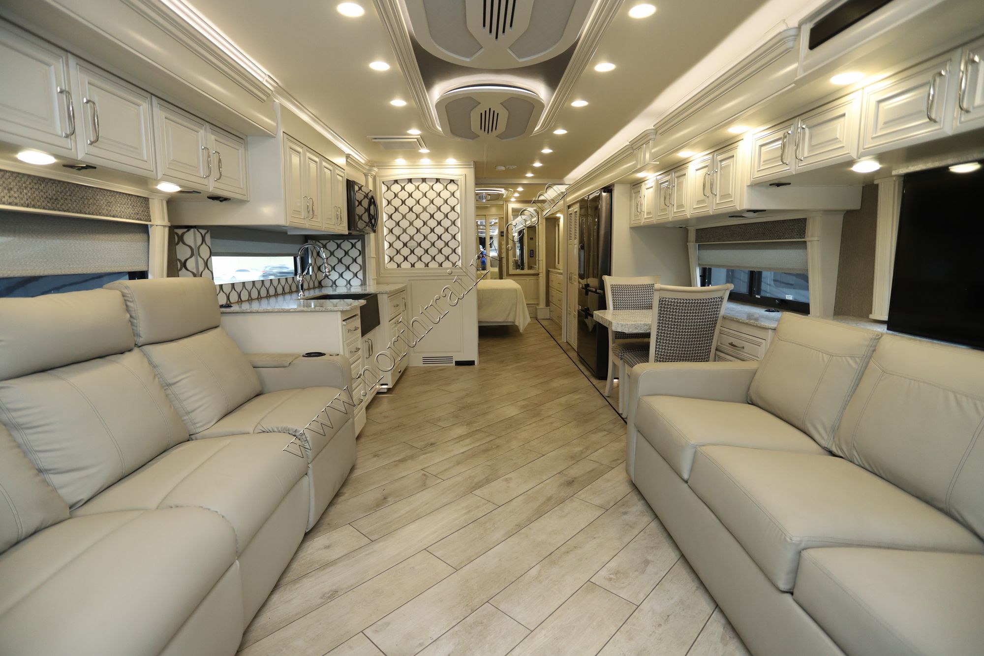 Used 2021 American Coach American Dream 45A Class A  For Sale