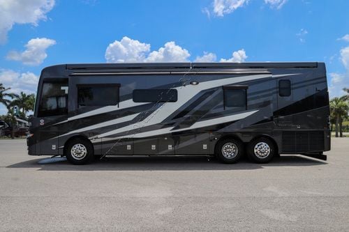2026 Newmar Mountain Aire 3825