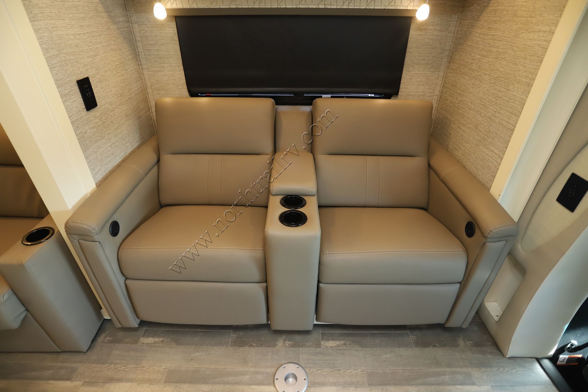 Used 2020 Tiffin Motor Homes Wayfarer 25RW Class C  For Sale