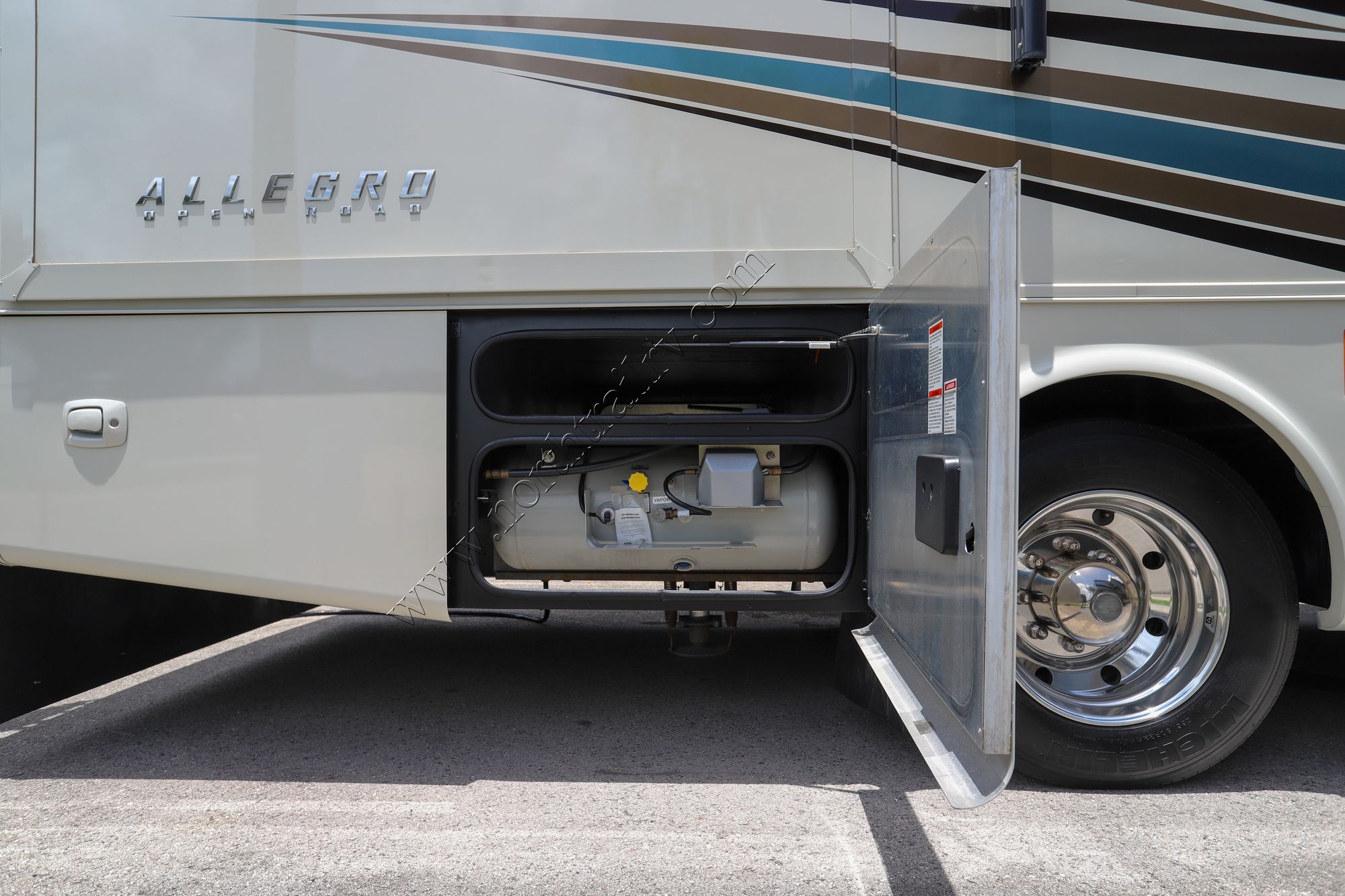 Used 2017 Tiffin Motor Homes Allegro 32SA Class A  For Sale