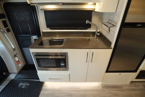 2020 Tiffin Motor Homes Wayfarer 25RW