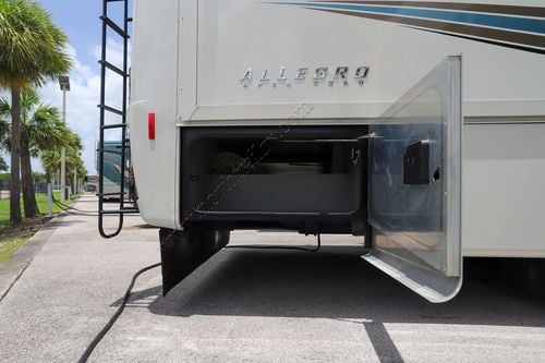 2017 Tiffin Motor Homes Allegro 32SA