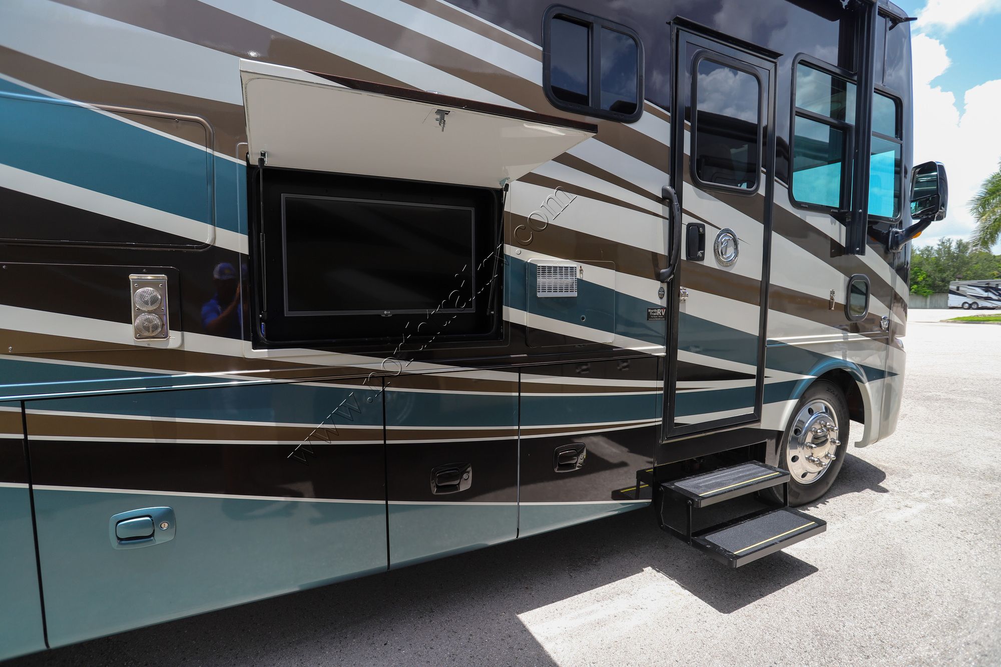 Used 2017 Tiffin Motor Homes Allegro 32SA Class A  For Sale