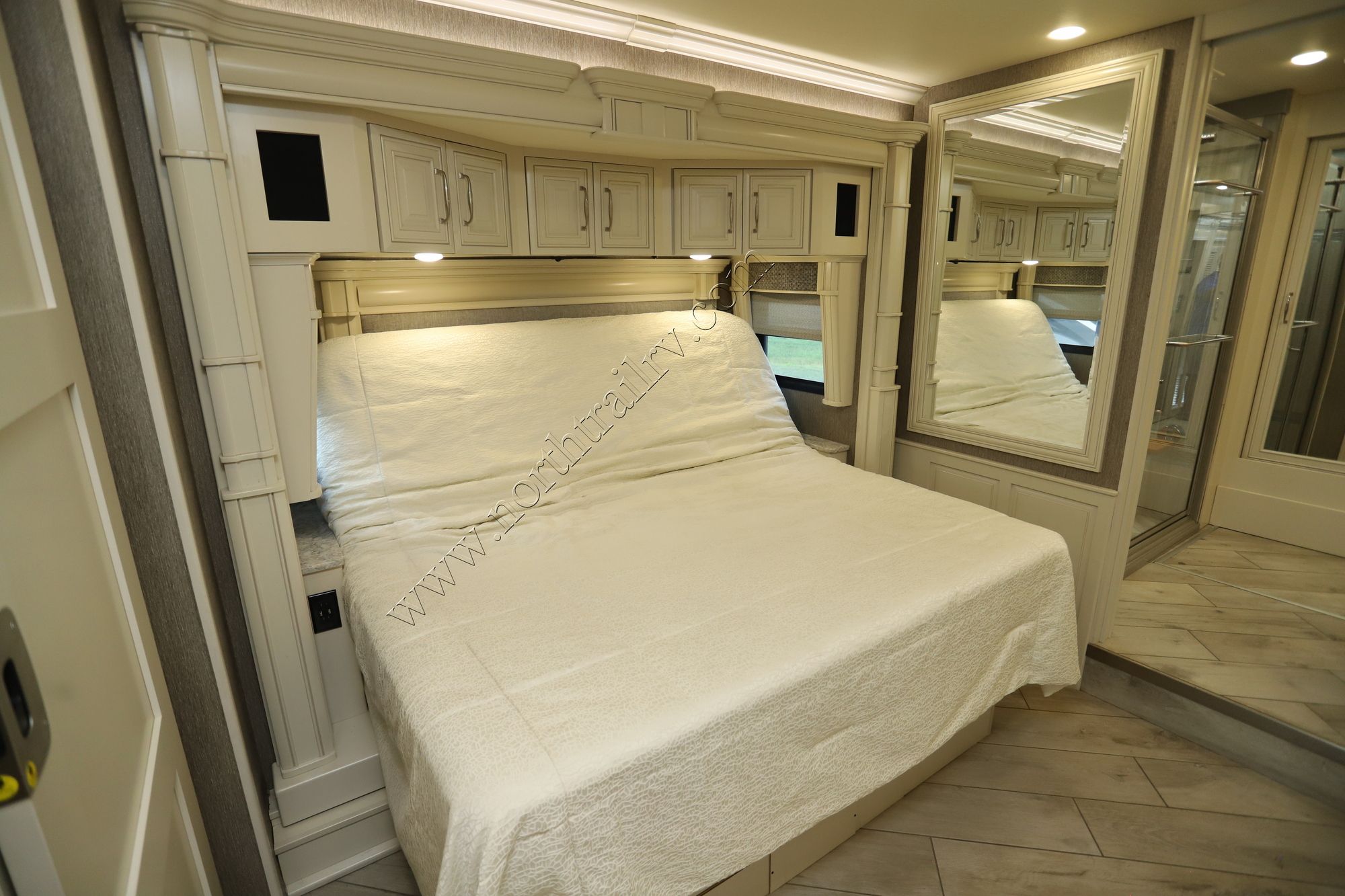 Used 2021 American Coach American Dream 45A Class A  For Sale