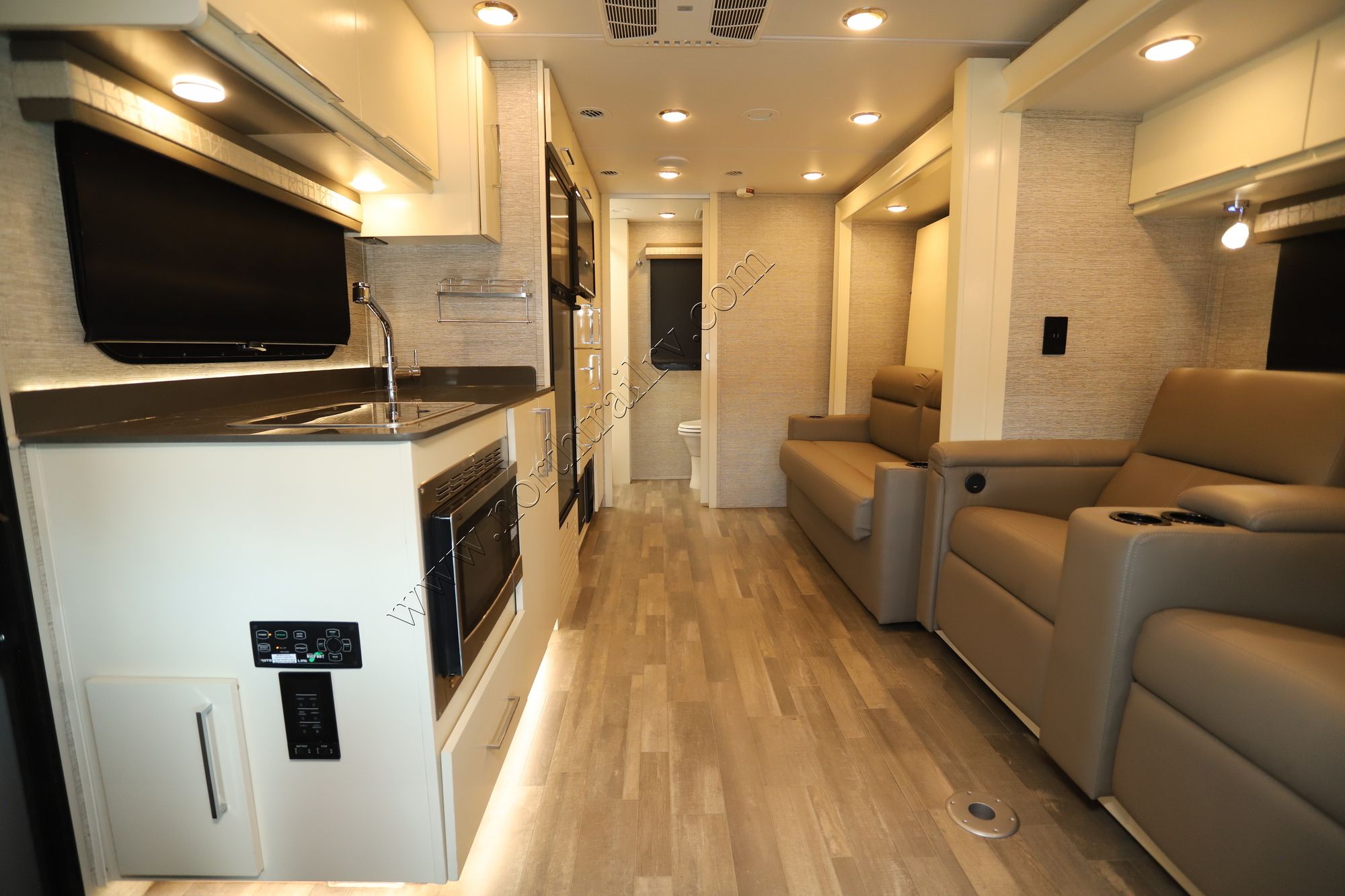 Used 2020 Tiffin Motor Homes Wayfarer 25RW Class C  For Sale
