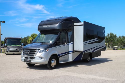 2020 Tiffin Motor Homes Wayfarer 25RW