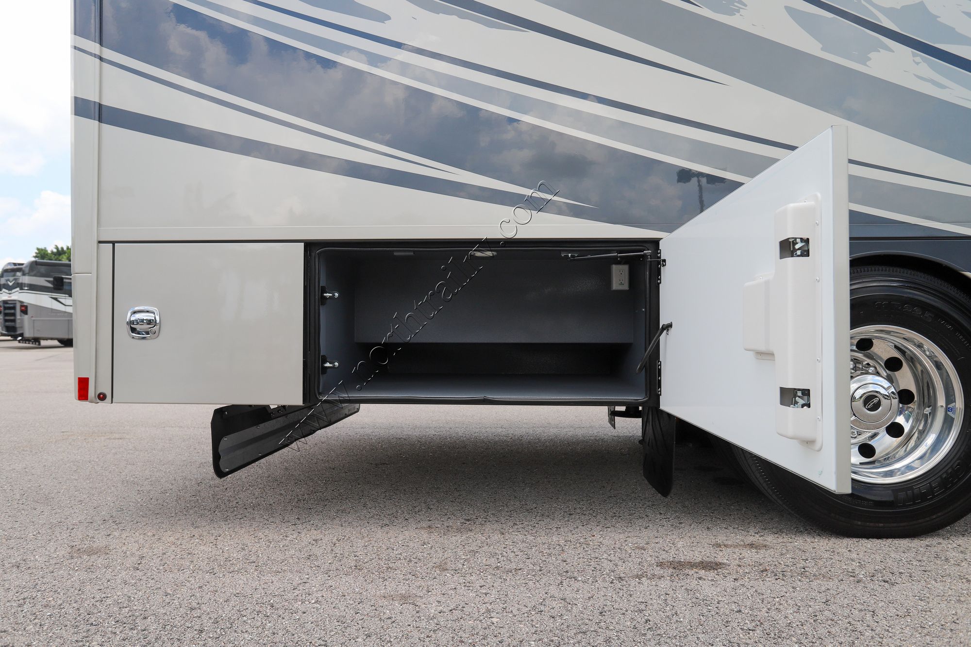 New 2026 Renegade Rv Verona Le 38LDG Super C  For Sale
