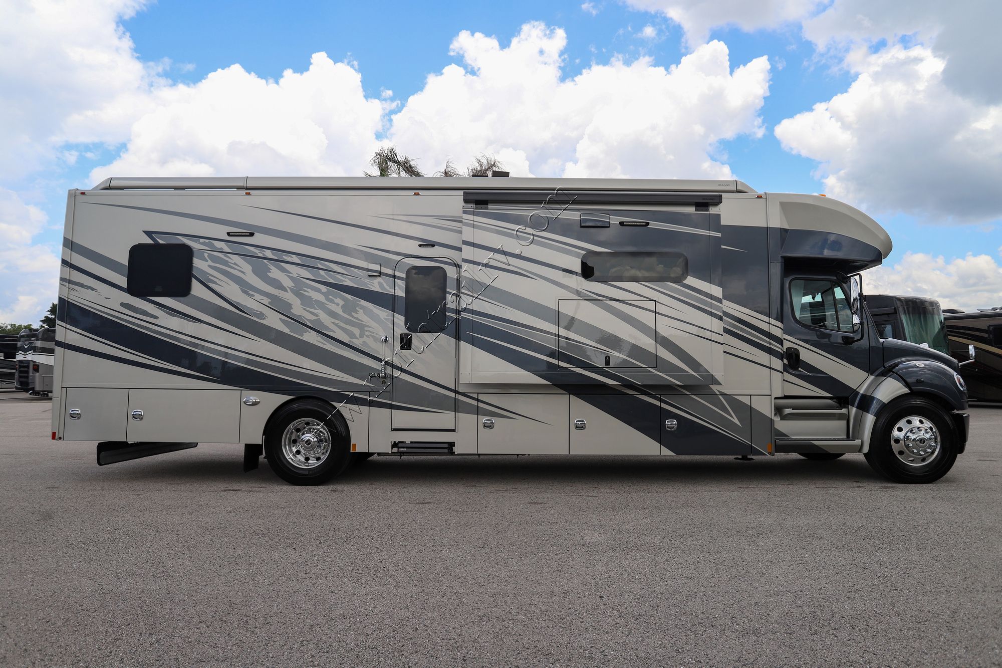 New 2026 Renegade Rv Verona Le 38LDG Super C  For Sale
