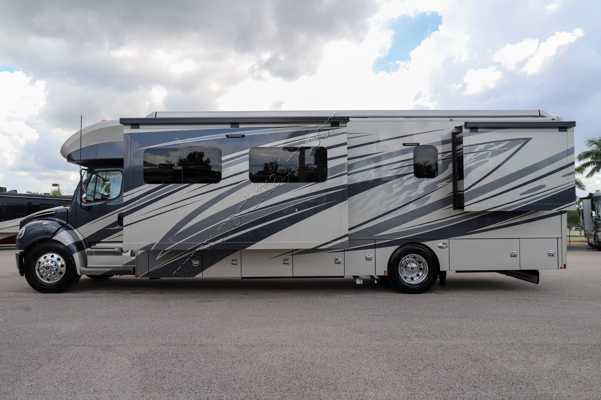 New 2026 Renegade Rv Verona Le 38LDG Super C  For Sale