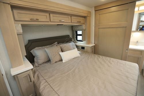 2026 Renegade Rv Verona 40VRB Super C