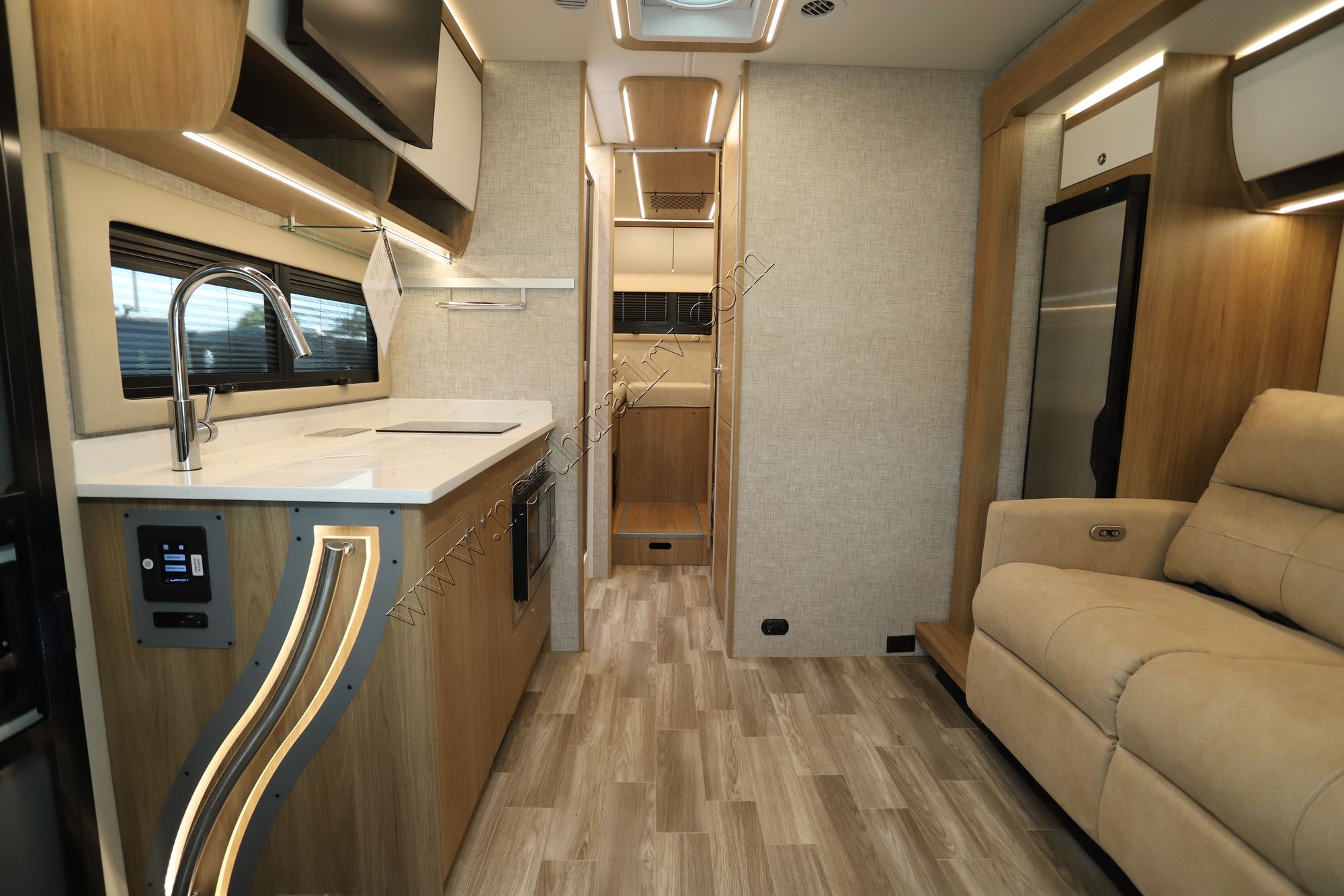 New 2026 Tiffin Motor Homes Wayfarer 25XLW Class C  For Sale