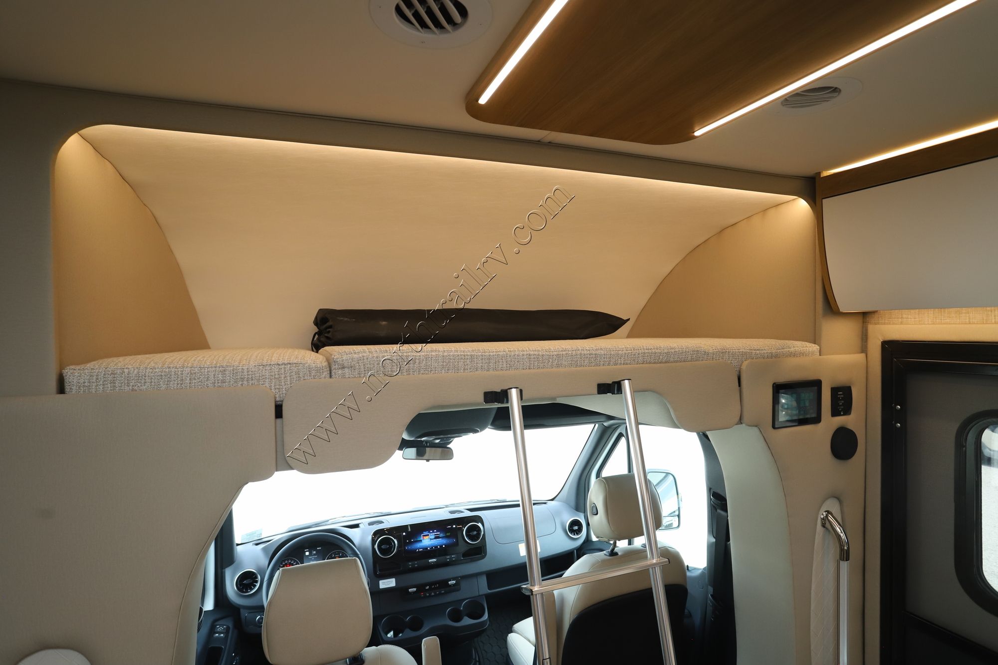 New 2026 Tiffin Motor Homes Wayfarer 25XLW Class C  For Sale
