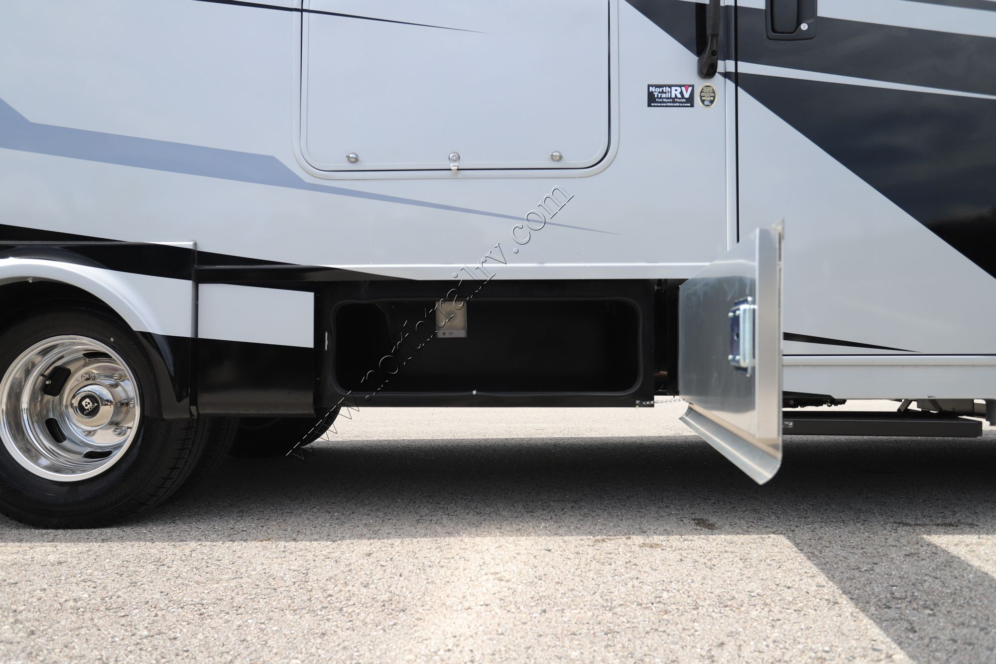 New 2026 Tiffin Motor Homes Wayfarer 25XLW Class C  For Sale