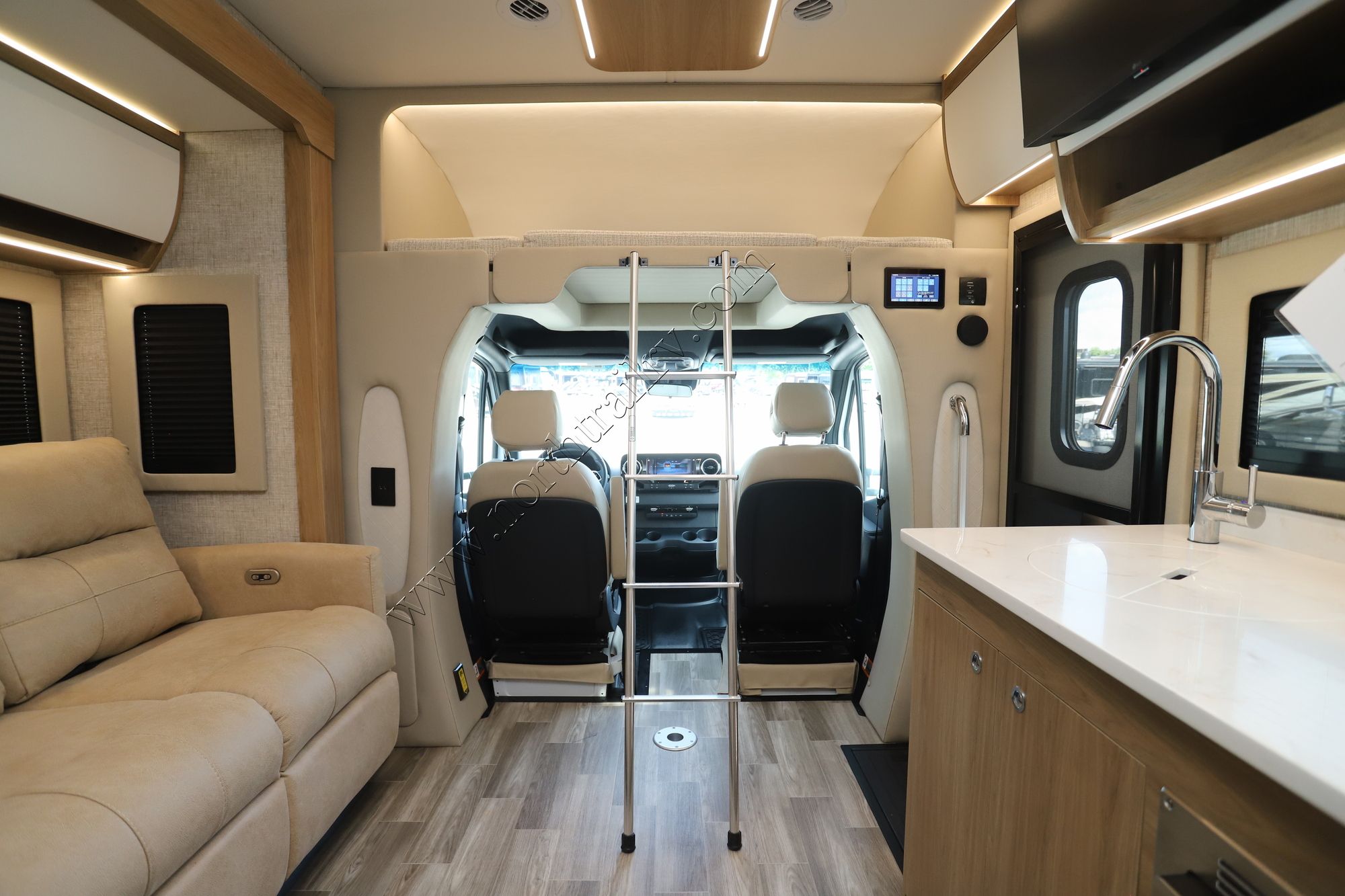 New 2026 Tiffin Motor Homes Wayfarer 25XLW Class C  For Sale