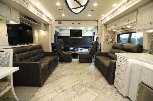 2022 Fleetwood Discovery Lxe 40M