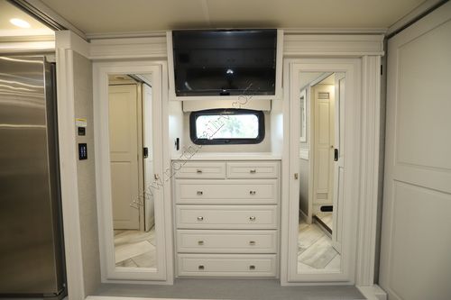 2022 Fleetwood Discovery Lxe 40M
