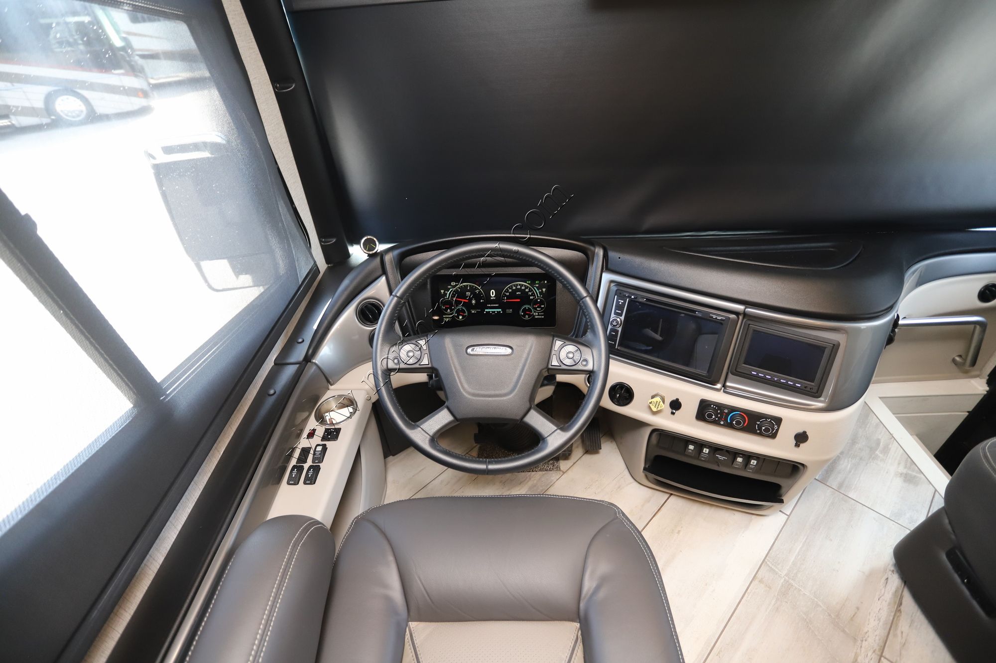 Used 2022 Fleetwood Discovery Lxe 40M Class A  For Sale