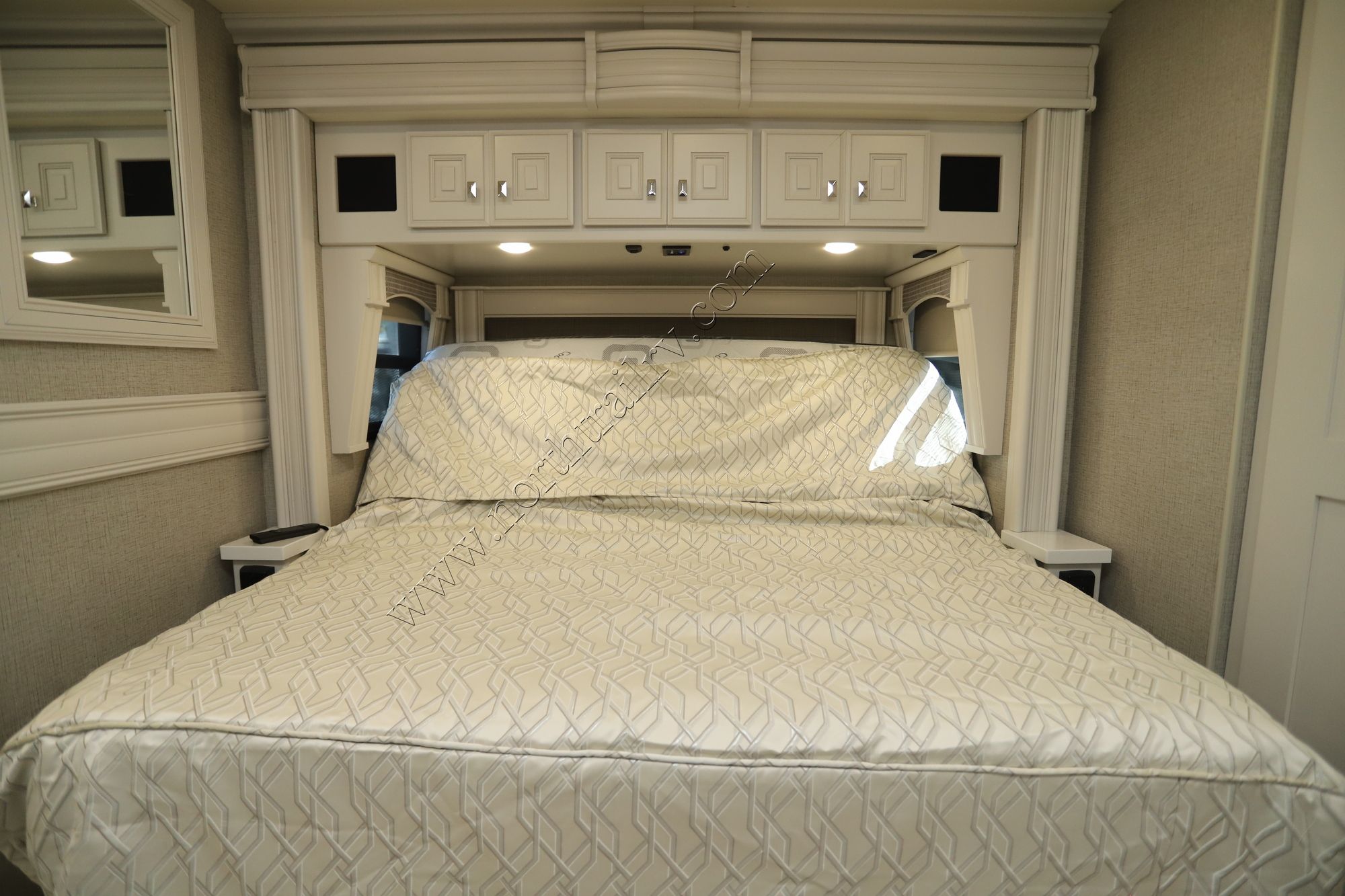 Used 2022 Fleetwood Discovery Lxe 40M Class A  For Sale