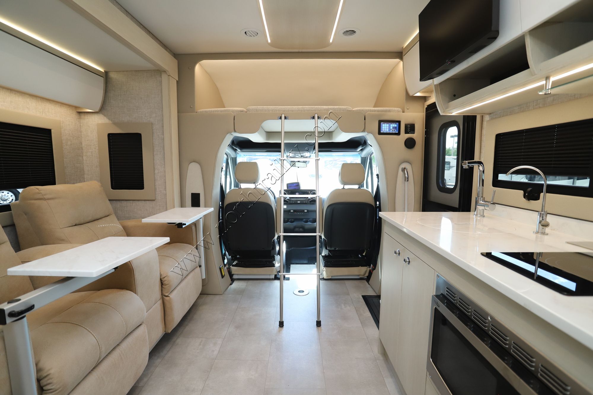 Used 2025 Tiffin Motor Homes Wayfarer 25RW Class C  For Sale
