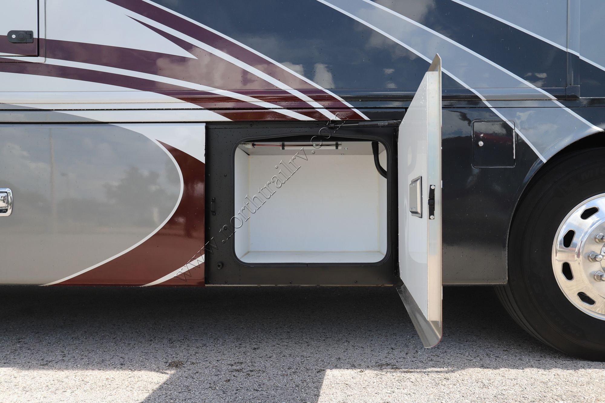 Used 2022 Fleetwood Discovery Lxe 40M Class A  For Sale