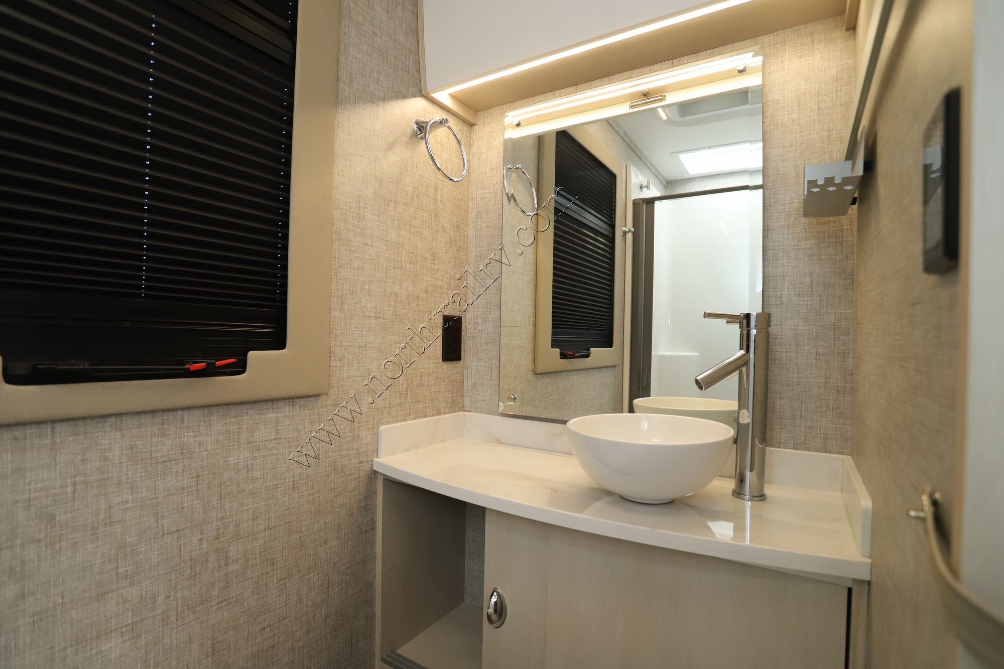 Used 2025 Tiffin Motor Homes Wayfarer 25RW Class C  For Sale