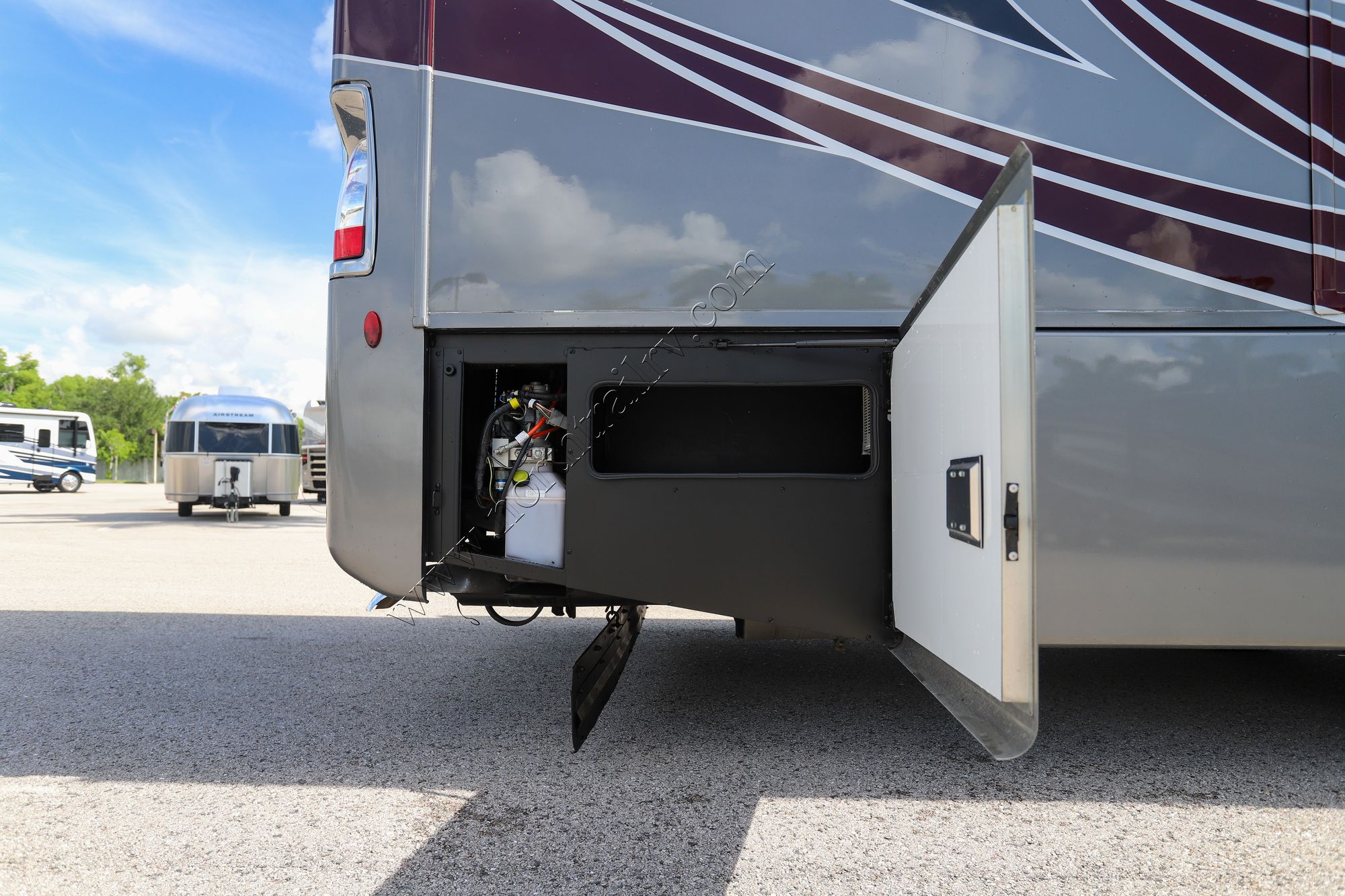 Used 2022 Fleetwood Discovery Lxe 40M Class A  For Sale