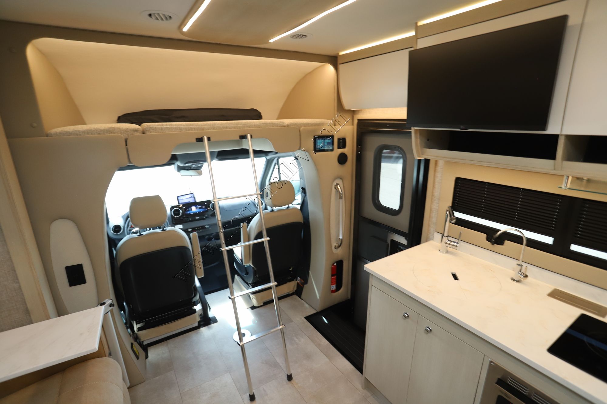 Used 2025 Tiffin Motor Homes Wayfarer 25RW Class C  For Sale